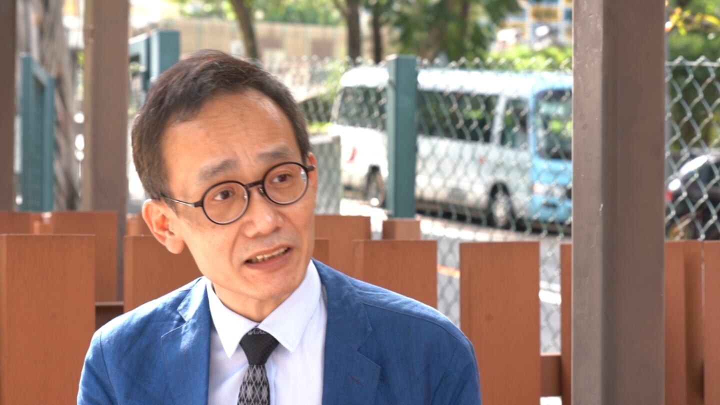 香港東區區議員徐子見聯同另外五位警暴受害人發起眾籌追究警隊。（鄧穎韜 攝）