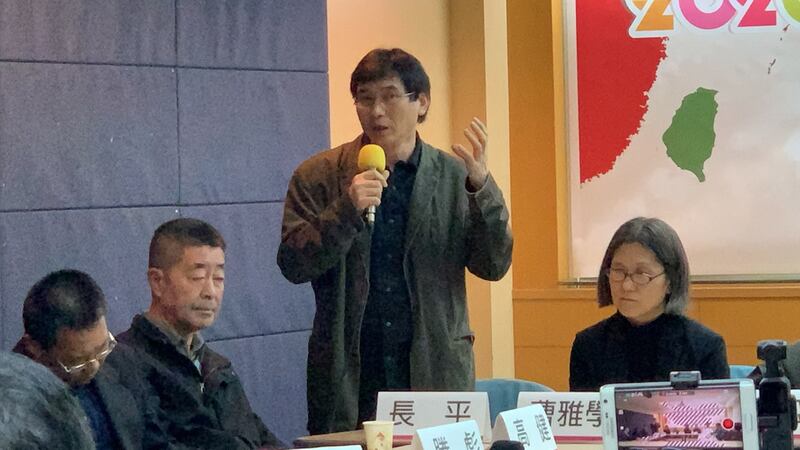 2020年1月12日，华人民主书院举办“中国海外观选团座谈会”，旅德时事评论家长平在会上发言。（记者夏小华摄/RFA资料照）