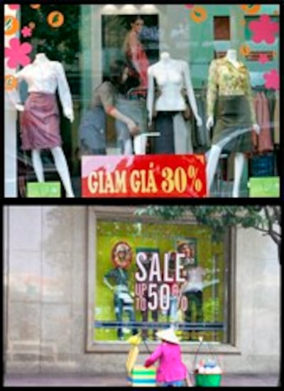 Hàng bán sale 30%-50%. RFA