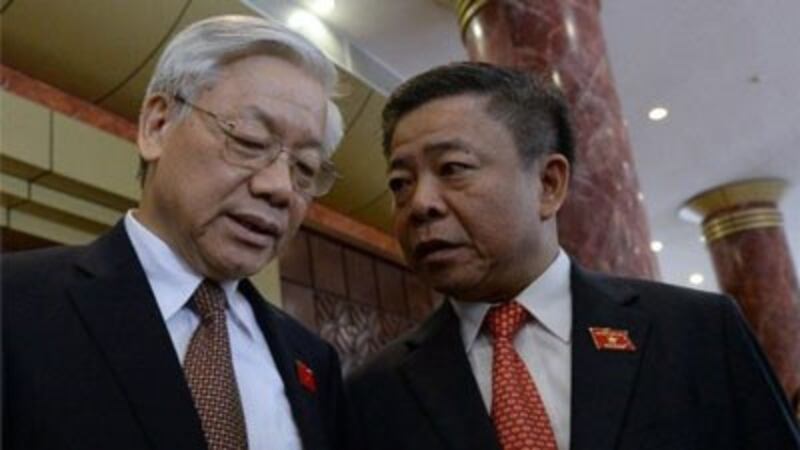 Ông Võ Kim Cự (phải) và TBT Nguyễn Phú Trọng tại kỳ họp Quốc hội.