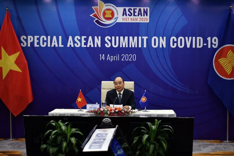 Hình minh hoạ. Thủ tướng Việt Nam Nguyễn Xuân Phúc tại thượng đỉnh ASEAN trực tuyến từ Hà Nội hôm 14/4/2020