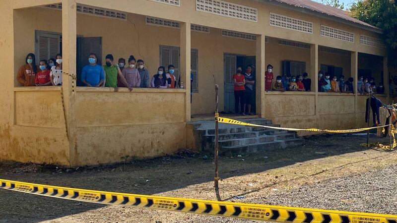 Workers_from_Thailand_quarrantine_in_Banteay_Meanchey_011421.jpg