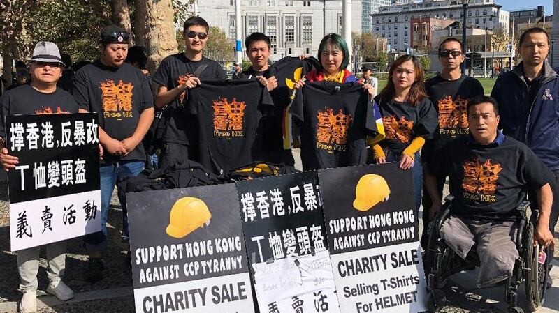 参加旧金山港人集会的大陆人（CK摄）