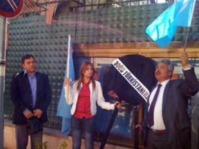Barin-inqilawi-20-yilliqi-Enqere-04-05-2010-1-305.jpg