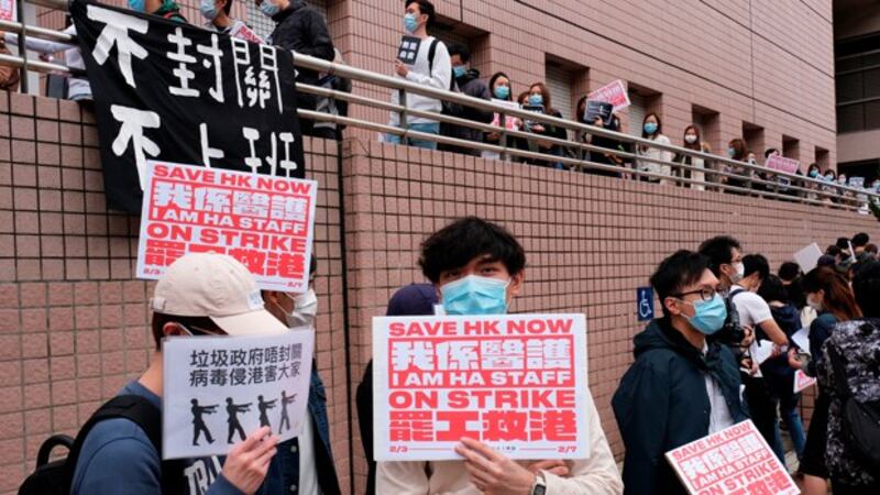 2月初，醫護曾發動罷工行動，要求港府「封關救港」。（路透社資料圖片）