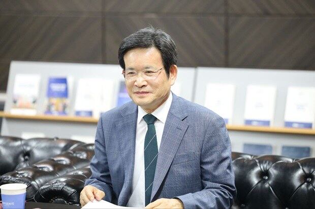 유성옥 국가안보전략연구원(INSS) 이사장이 18일 자유아시아방송(RFA)과의 인터뷰에서 발언하고 있다.
