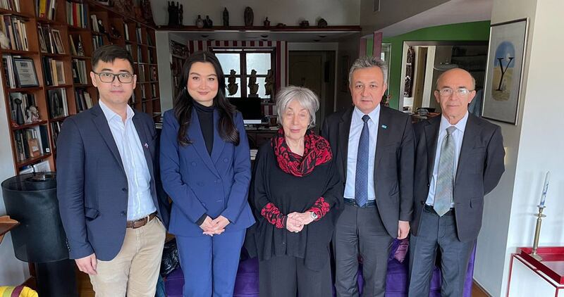 دولقۇن ئەيسا باشچىلىقىدىكى دۇنيا ئۇيغۇر قۇرۇلتىيى ھەيئىتى ئارگېنتىنادا تەسىرى ئىنتايىن كۈچلۈك بولغان سابىق پارلامېنت ئەزاسى نورما موراندىنى (Norma Morandini) خانىمنى ئۆيىدە زىيارەت قىلدى. 2023-يىلى 29-ماي، بۇئېنوس ئەيرېس، ئارگېنتىنا