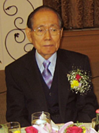 hwang-200.jpg
