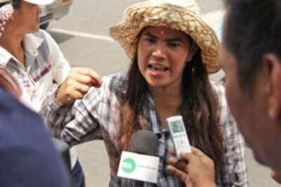 Bà Tep Vanny, đại diện cho cộng đồng cư dân hồ Boeung Kak trả lời RFA sáng ngày 29 tháng 5 năm 2013.Photos: Quốc Việt/RFA
