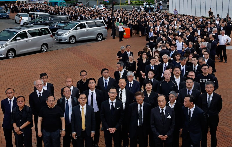 这次游行是香港回归以后，法律界第五次的“黑衣游行”。（路透社）