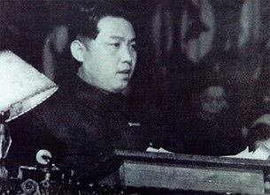 한국전쟁 중인 1950년 10월 평양에서 수집한 앨범 3첩 분량의 북한 사진자료. 사진은 최고인민회의 제2차 회의에서 연설하는 김일성 당시 수상의 모습.