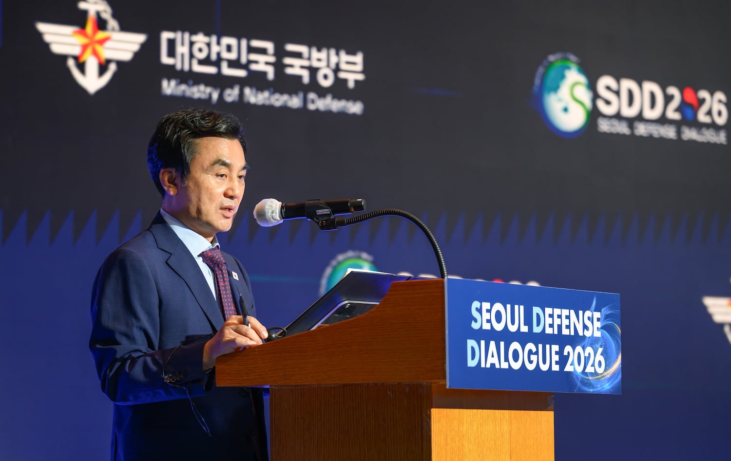 한국 국방장관 “강력한 힘으로 미북대화 뒷받침”