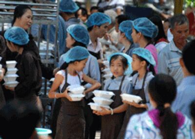 Đội chim non phụng sự lễ chùa- Hoang Phap website photo