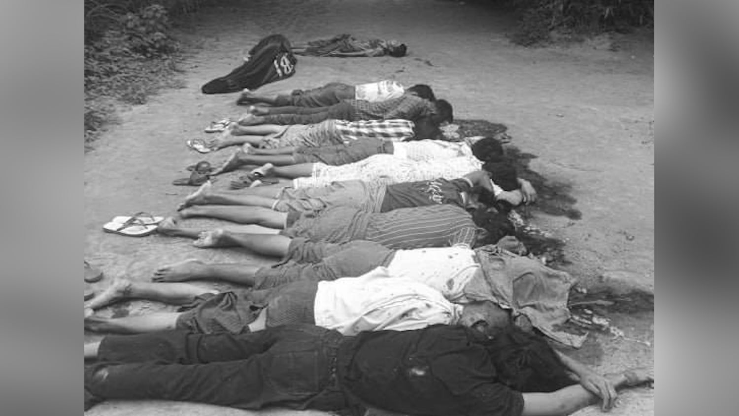 မလှိုင်မှာ အုပ်ချုပ်ရေးမှူး အပါအဝင် ၁၂ ဦး သတ်ဖြတ်ခံရ