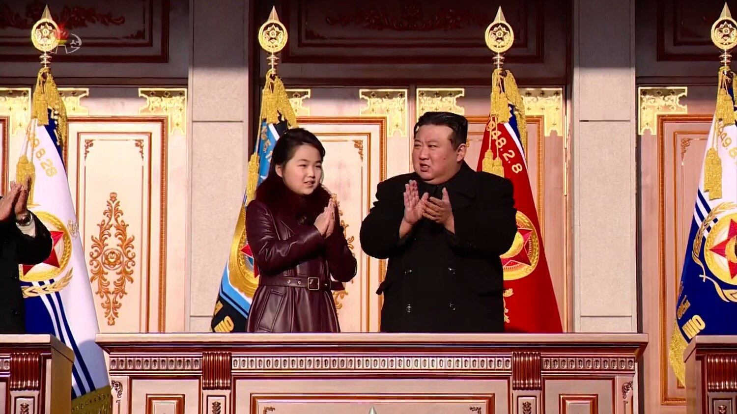 김정은 북한 국무위원장이 딸 주애와 조선인민군 창건(건군절) 76주년을 맞아 지난 8일 국방성을 축하 방문했다.