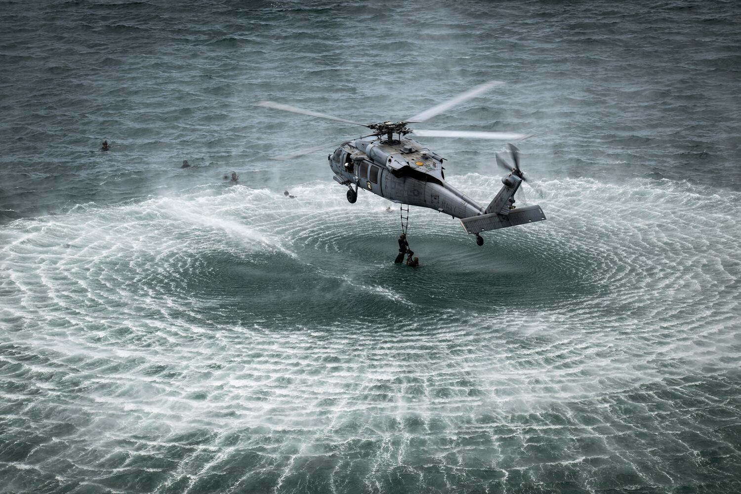 A U.S. Seahawk helicopter performing helocast technique during the Rimpac exercise, July 16, 2024. The Indonesian navy also took part in the exercise.