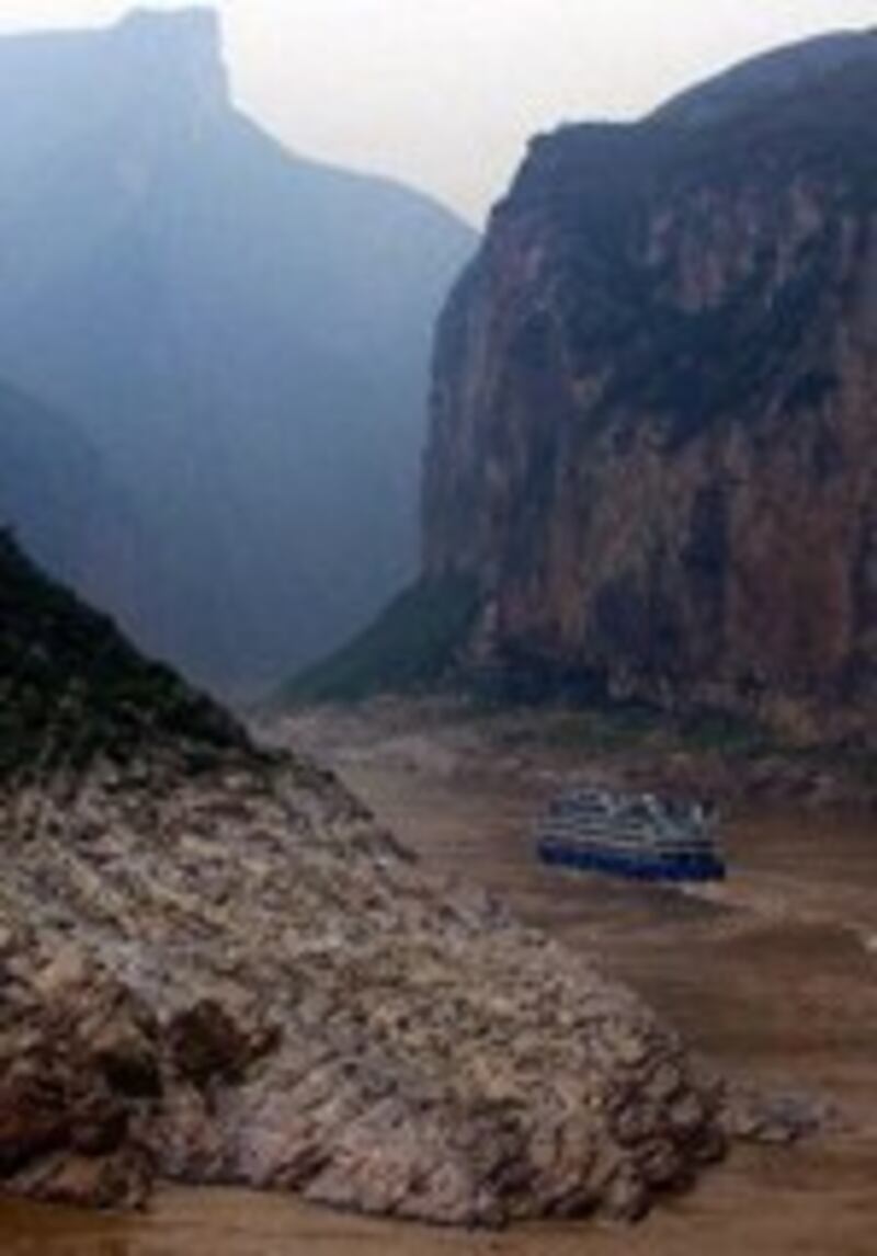 CHINA-GORGES-ENTRANCE-150.jpg