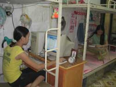 Một phòng tại ký túc xá Trường ĐH Thương Mại. Photo courtesy of VietNamNet.