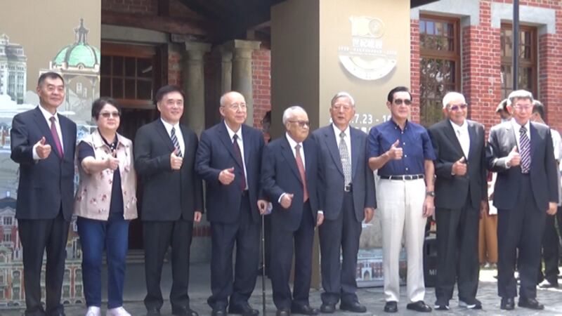 台北市设市一百年，七位前后任市长和三位议长齐聚。（记者夏小华摄）