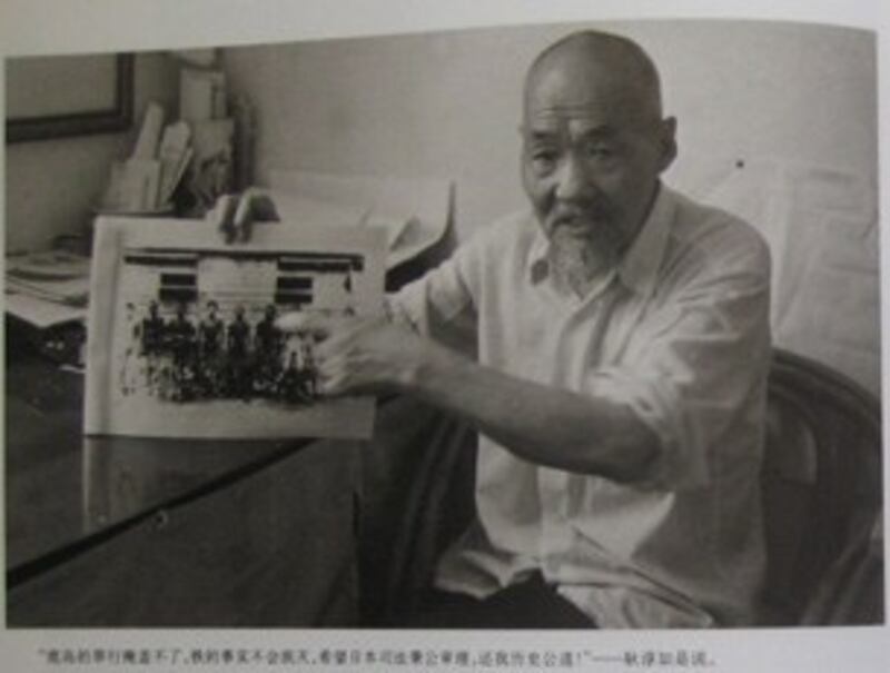 图片：1997-耿谆-还我历史公道。（北明翻拍）