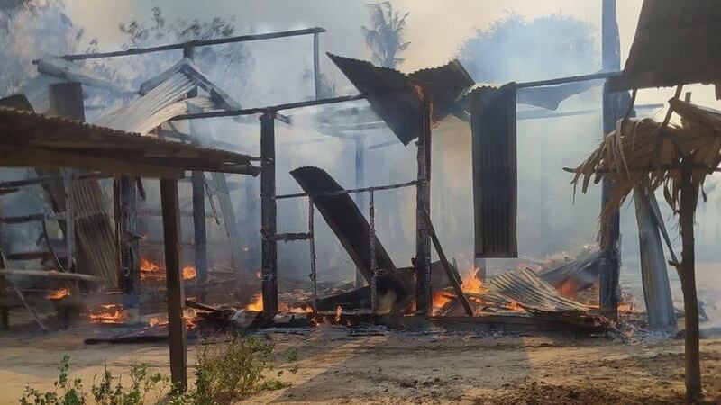 မီးရှို့ဖျက်ဆီးခံရသည့် ဆူးတပ်ရွာမှနေအိမ်များအား ၂၀၂၃ ခုနှစ်၊ မေလ ၁၉ ရက်နေ့က တွေ့ရစဉ်။ (ဓာတ်ပုံ- ကျွန်းလှ-ကန့်ဘလူတက်ကြွလှုပ်ရှားသူများအဖွဲ့)