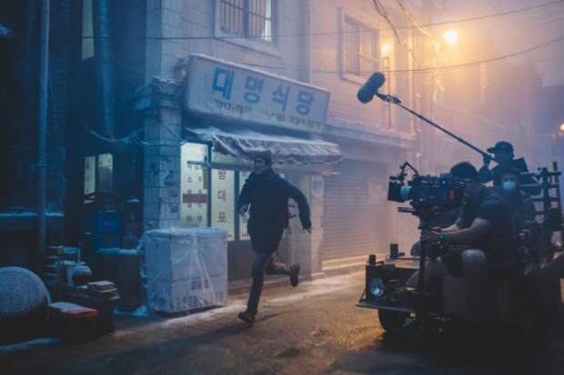 영화 '기생충'의 주인공 기택(송강호)의 반지하 집과 동네의 세트가 지어졌던 경기 고양아쿠아특수촬영스튜디오. 