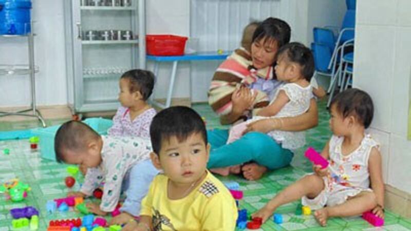 Các em ở một nhà giữ trẻ ở Hà nội