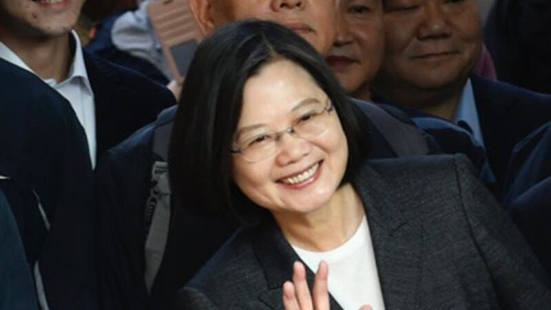 蔡英文胜选。时事评论员汪浩说中共过去一年犯了严重错误，习近平是国民党的“猪队友”。(AFP)