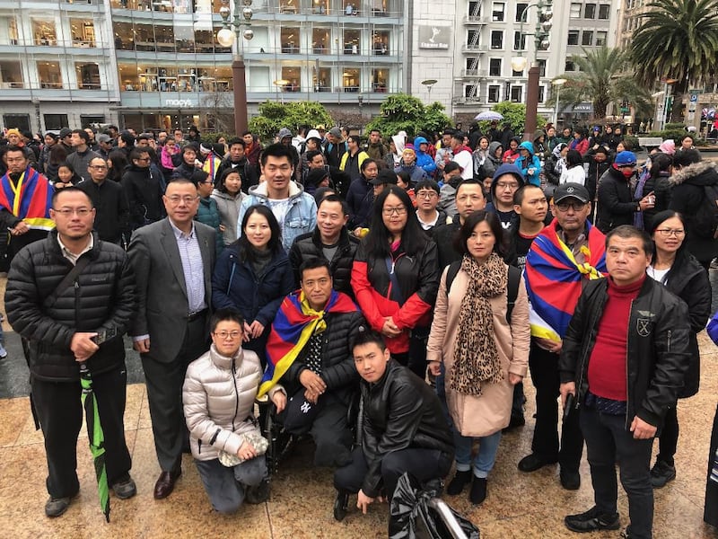 与藏人一起纪念西藏抗暴60周年的旧金山汉人。（CK摄）