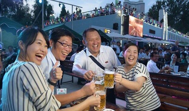 평양 대동강맥주축제 모습.