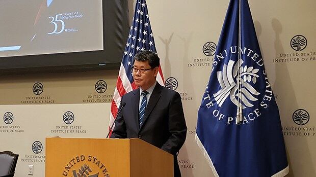 20일 한국의 김연철 통일부 장관이 워싱턴 DC에서 미국 평화연구소(USIP)가 주최한 한반도 관련 토론회에서 기조 연설을 하고 있다.   