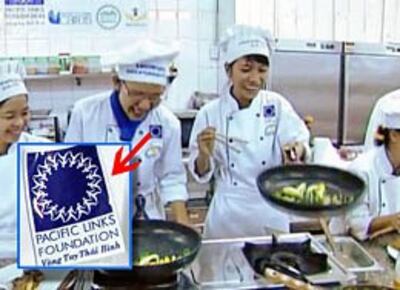 Một số các em cũng được “Vòng Tay Thái Bình” gởi đi học làm bếp ở TP HCM. RFA/screen capture