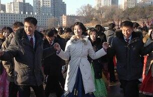 지난해 12월 24일 김정은 국방위 제1위원장의 조모 김정숙의 생일을 맞아 각지에서 열린 무도회.