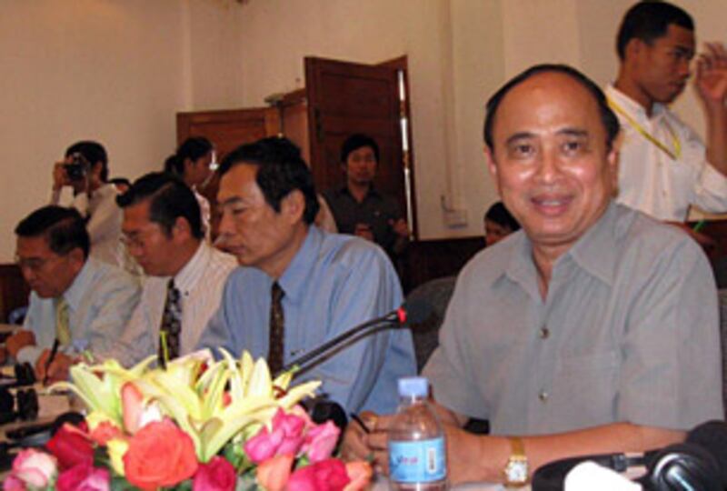 ឱម យ៉ិនទៀង ៣០៥