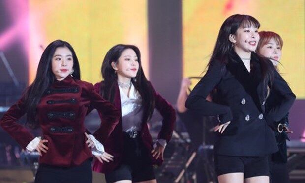 평양 류경정주영체육관에서 열린 남북합동공연 '우리는 하나'에서 레드벨벳이 열창하고 있다.
