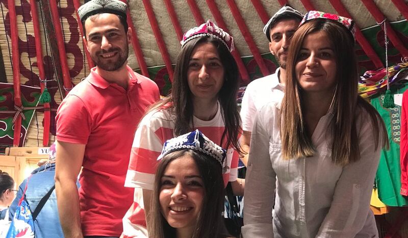 5-نۆۋەتلىك ئەنئەنىۋى تەنتەربىيە ۋە مەدەنىيەت فېستىۋالىدا ئۇيغۇلەر. 2022-يىلى 9-ئىيۇن، ئىستانبۇل، تۈركىيە.