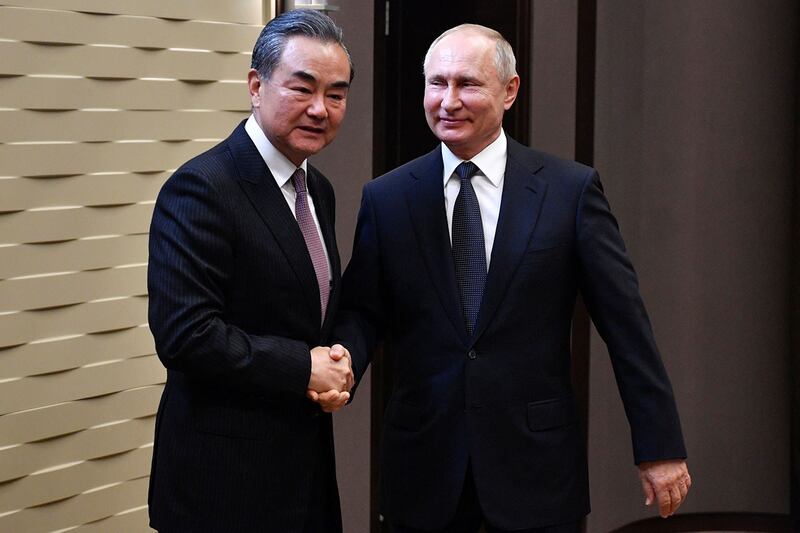 2019年5月13日,俄罗斯总统普京在俄罗斯索契会见时任中国外长王毅。(路透社)