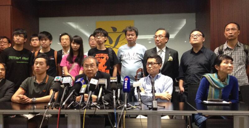 2014年7月23日，泛民議員與“佔中運動”、“公民思潮”、“真普聯”等召開記者會，重申人大常委會公布的普選方案若不乎合國際標準就會發動佔中。(本台記者任吉攝)