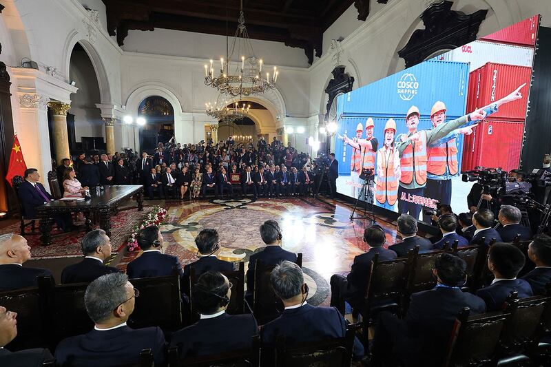 2024年11月14日,中国与秘鲁两国元首以视频方式主持钱凯港开港仪式。(法新社)