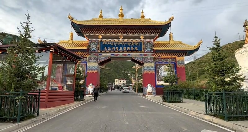 བོད་ཀྱི་གསེར་རྟ་བླ་རུང་སྒར་དུ་གྲྭ་བཙུན་གྱི་བཞུགས་ཤག་བཤིག་གཏོར་གྱི་ལས་འགུལ་ཁྲོད་ནས་དཀའ་ངལ་གསར་པ་འཕྲད་བཞིན་པ།