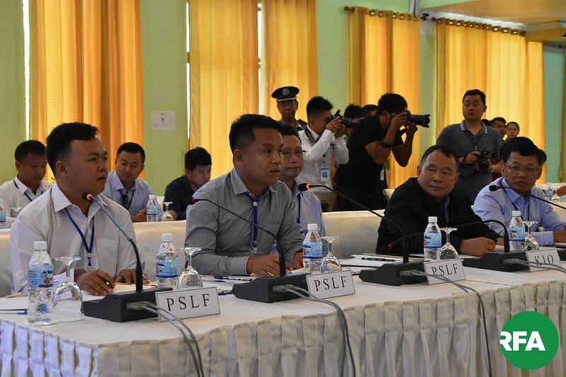 ၂ဝ၁၉ စက်တင်ဘာလ ၁၇ ရက်နေ့က ကျိုင်းတုံမြို့တွင်ပြုလုပ်သည့် ဆွေးနွေးပွဲသို့ တက်ရောက်လာသည့် PSLF/ TNLA ကိုယ်စားလှယ်များ။