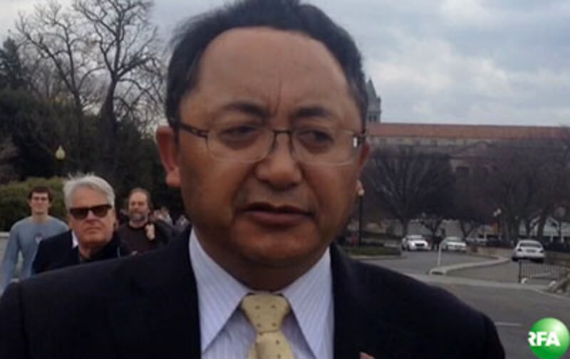 2月21日白宮外，達賴喇嘛的中文秘書才嘉表示，尊者與奧巴馬的會面“非常成功”。（粵語部記者何山拍攝）