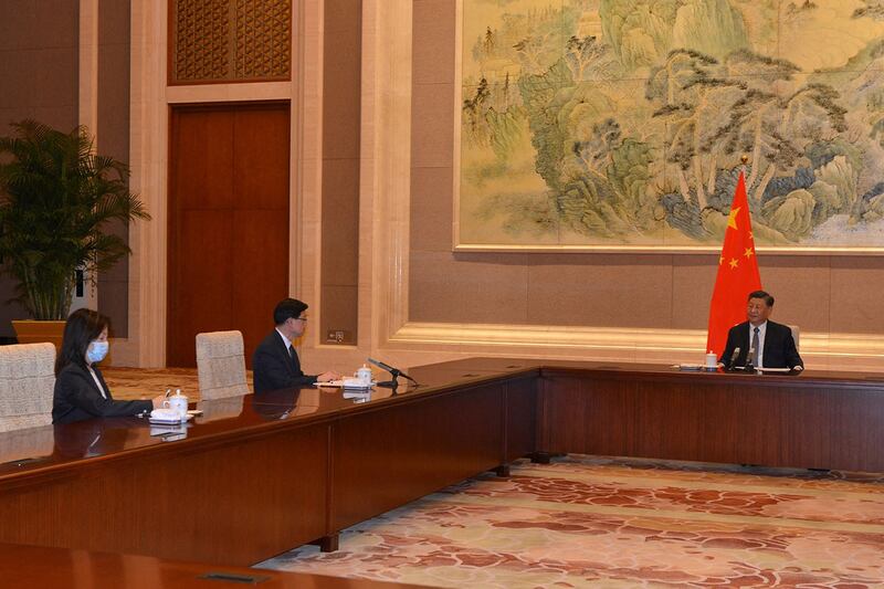 2022年5月30日，中国国家主席习近平在北京接见香港候任特首李家超。（路透社）