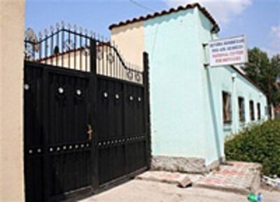 AlbanianRefugeeCenter200.jpg