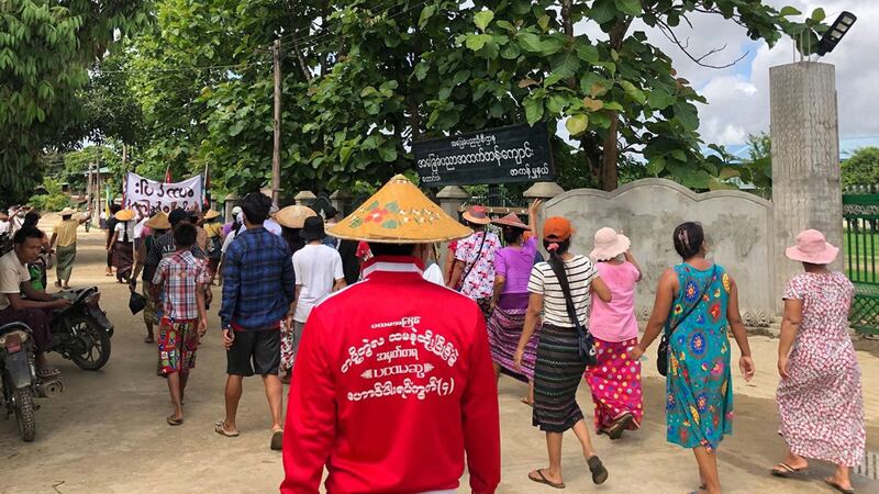 ကချင်ပြည်နယ် ဖားကန့်မြို့နယ်၊ ဟောင်ပါးကျေးရွာအုပ်စုမှ ဒေသခံများအား ၂၀၂၁ ခုနှစ်၊ ဇွန်လ ၂၁ ရက်နေ့က တွေ့ရစဉ်။ (Photo:Citizen Journalist)