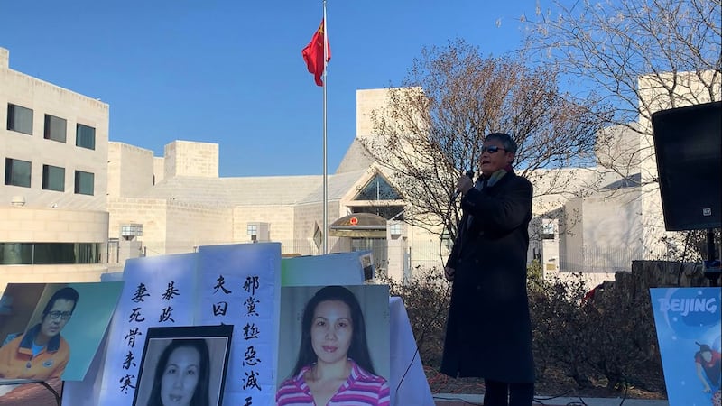 维权律师陈光诚（右）1月27日表示，中共让维权人士郭飞雄和妻子张青生离死别，毫无人性。（记者郑崇生摄）