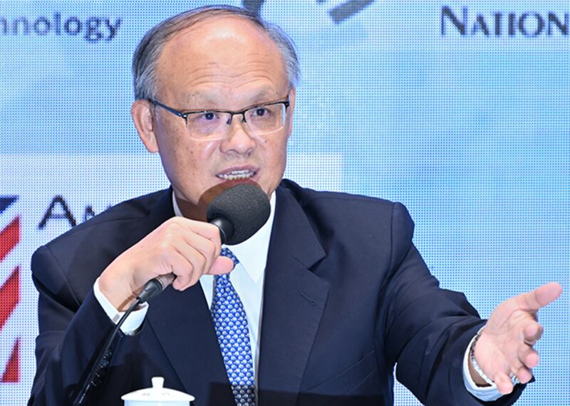 2020年11月21日，行政院談判代表鄧振中：這次對話代表台美在實質議題層面進入新里程碑。（鍾廣政 攝） 