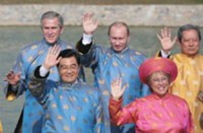 ApecLeaderAodai200.jpg