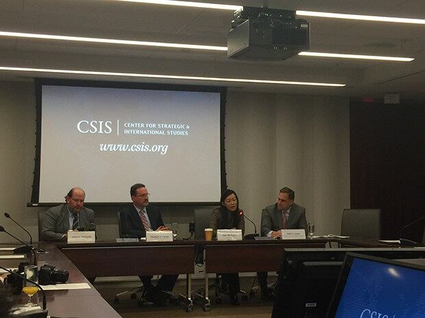 전략국제문제연구소 (CSIS)가 23일 주최한  ‘평창 동계 올림픽’ 주제로 열린 토론회에 참석한 전문가들. 