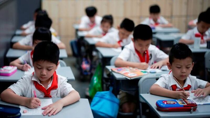 中国一所小学正在上课的学生(路透社资料图)